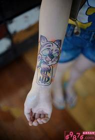Gambar tato komet emas sing apik banget
