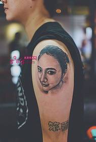 Dreng arm pige portræt tatovering billede