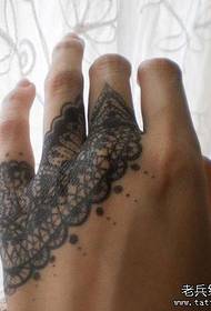Modello di tatuaggio di pizzo moda moda mano femminile