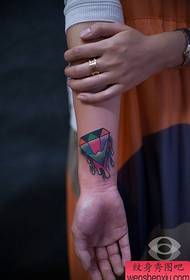 Ponyèt ti fi a èkstraordinèman popilè sifas ki gen koulè dyaman modèl tatoo