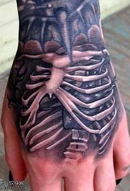 Прохолодний 3d візерунок татуювання на тильній стороні руки