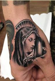 Immagine del modello del tatuaggio di vergine Maria di personalità della mano di modo