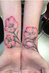 Mode flickahandledning vacker blommig tatuering mönster bild