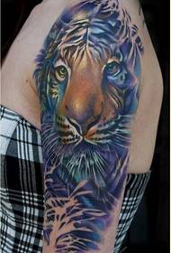 Bigmụ nwanyị buru ibu na agba ụdị okike tiger tattoo ụkpụrụ