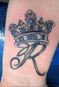 Hermosa y hermosa imagen clásica de la imagen del tatuaje de la corona