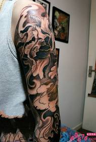 Prispôsobené tetovanie kvetina ramena pivonky