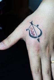 Bocca tigre piccolo modello di tatuaggio fresco