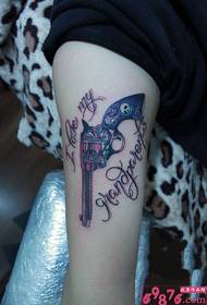 Osobnosť revolverová zbraň anglický tetovací obrázok