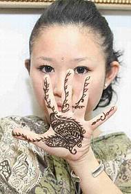 Kecantikan tangan hati personaliti kreatif totem gambar tatu