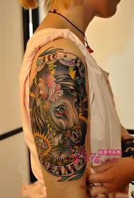 크리 에이 티브 말 소녀 꽃 팔 문신 사진