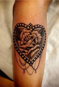 მოდური მკლავი ლამაზი სიყვარული გაიზარდა tattoo ნიმუში სურათი