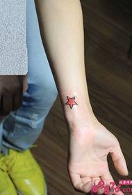 Modes jūras zvaigznītes radošā tetovējuma attēls