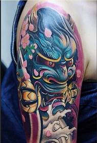 Modello di tatuaggio prajna tradizionale a braccio grande