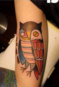 腕、パーソナライズされたフクロウのタトゥーパターン画像