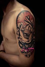 Fotografies tatuatges de palmells creatius per a ulls grans de braç
