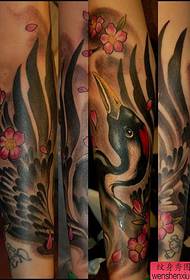 un creativo tatuaggio Phoenix nella mano
