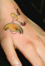 სილამაზის ხელის ოქროს ინოტირების tattoo სურათი