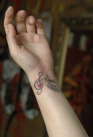 Популарна девојка зглобот на зглобовите популарна слика за тетоважа со убави нота
