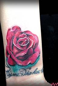На зап'ясті малюнок ніжні троянди татуювання