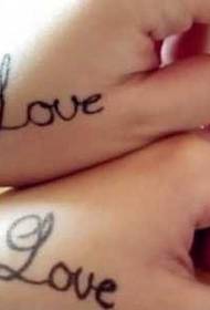 Поверніть англійський лист LOVE унікальний візерунок татуювання