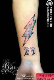 Piger håndled små og populære farverige stjernet himmel lyn tatovering mønster