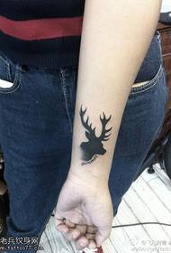 Modello tatuaggio polso antilope