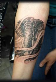 Sketsa tangan pola tato gajah