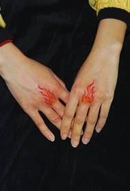 Rankų darbo klasikinis gražus liepsnos tatuiruotės paveikslėlis