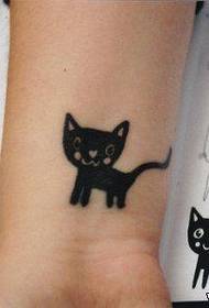 मुलगी मनगट लहान आणि गोंडस मांजरीचे पिल्लू टॅटू नमुना