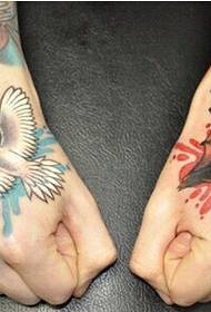 Super gwapo kamay pigeon bat tattoo pattern na larawan