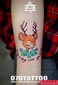 Fawn karikatūros rankos tatuiruotės modelis