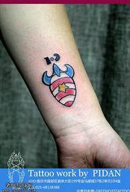 Modello di tatuaggio a razzo color polso