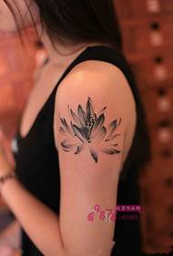 Gambar tato lotus awéwé tato