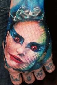 Modello di tatuaggio ritratto di donna raccapricciante stile horror a mano indietro