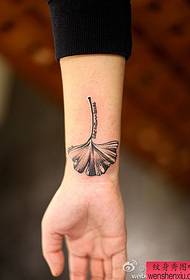 Шаблон татуювання листя гінкго