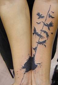 Mano di stile speciale di stile di tatuu di colomba di pace