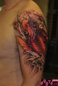 Imaxe tradicional do tatuaje do brazo do calamar
