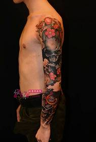 Slika tinte tetovaže lika cvijeta lobanje