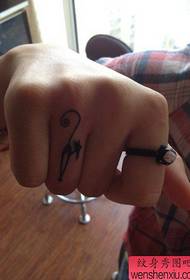 Girl finger small and popular totem cat tattoo pattern