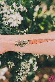 可愛的胡蘿蔔新鮮手腕紋身圖片