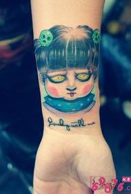 Fotografia e tatuazheve të krahut të kukullave të fantazmave