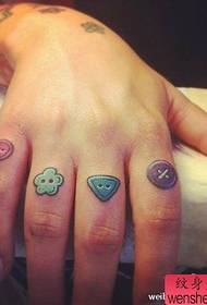 Finger klasik model i tatuazheve me butona të vogla