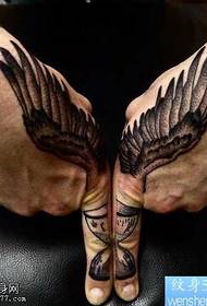 Käsi siivet tatuointi malli