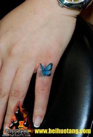 Blaues intelligentes blinkendes kleines Schmetterlingstätowierungsmuster des kleinen Fingerschatzes