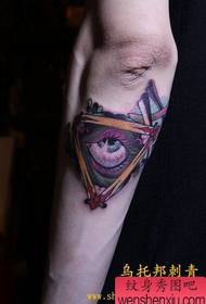 Mužské ruky osobnosti boha oko tetování vzor