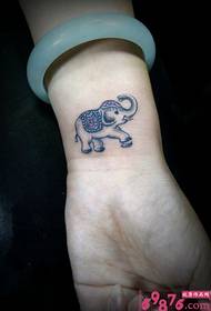 Милий дитина слон зап'ясті татуювання малюнок
