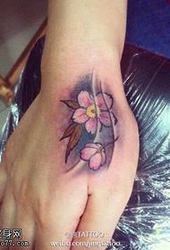 Modello di tatuaggio bellissimo fiore di ciliegio rosa