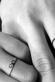 O amor é unha tatuaxe de parella tan sinxela