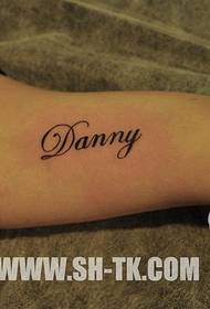 убав изглед на англиски збор тетоважа на рака