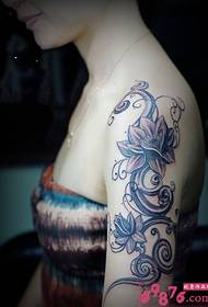 Photo de tatouage fille Lotus bras